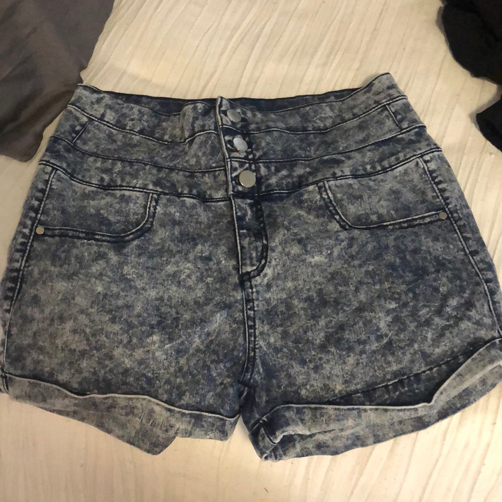 Tinsel Town 7 shorts